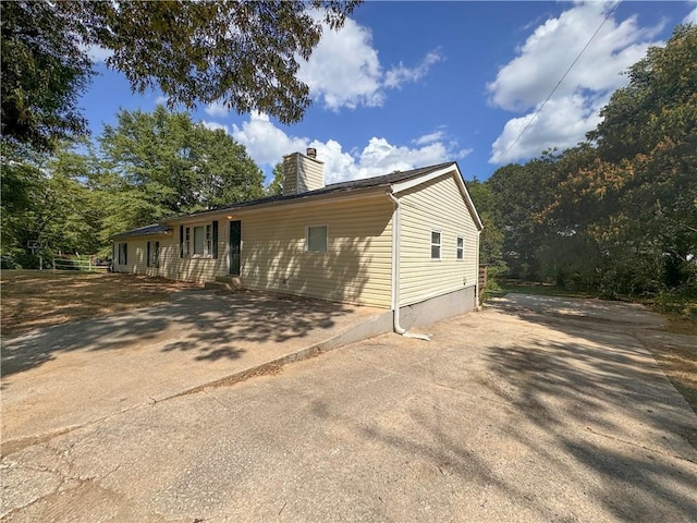 view of front of property featuring a patio area