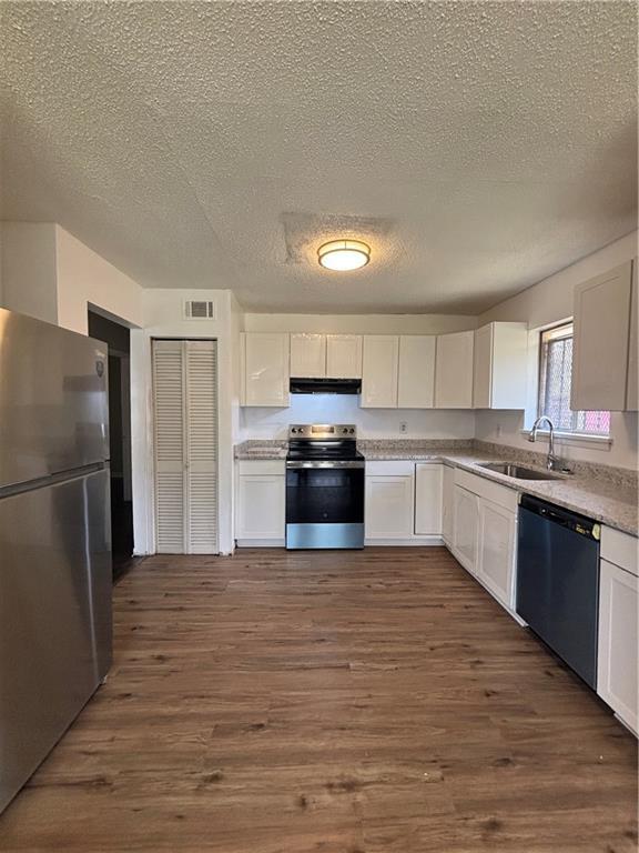 2830 Norgate Ln, Decatur, GA 30034 - kitchen featuring visible vents, white cabinets, a sink, and stainless steel appliances