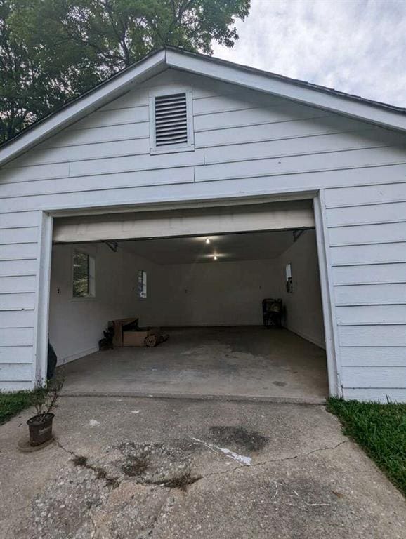 6977 Eunice Dr, Riverdale, GA 30274 - view of garage