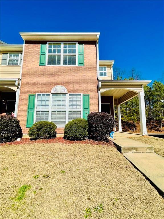 view of front of home featuring brick siding