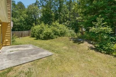 view of yard featuring a patio area