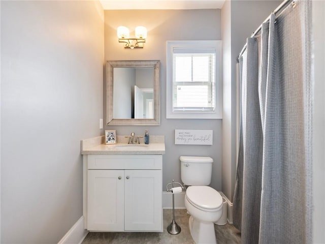 bathroom with toilet, a shower with shower curtain, and vanity