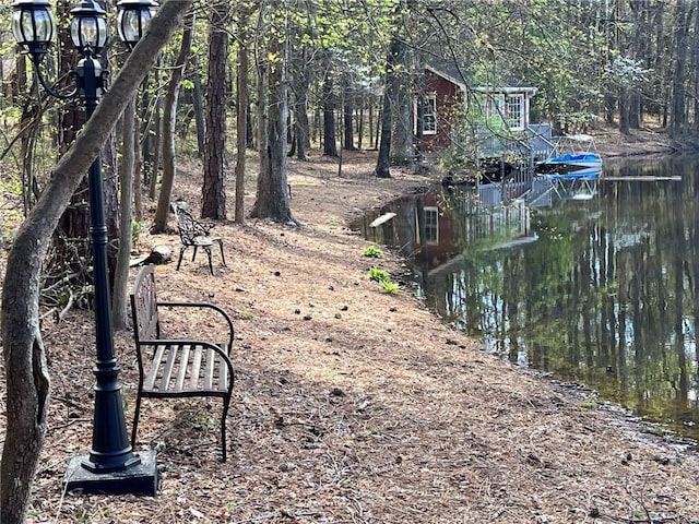 view of yard featuring a water view