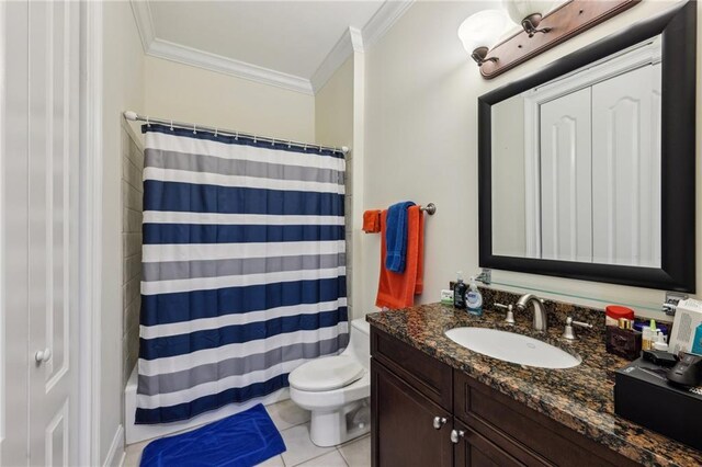 3280 Stillhouse Ln SE Unit 212, Atlanta, GA 30339 - living room featuring ceiling fan, recessed lighting, wood finished floors, baseboards, and crown molding