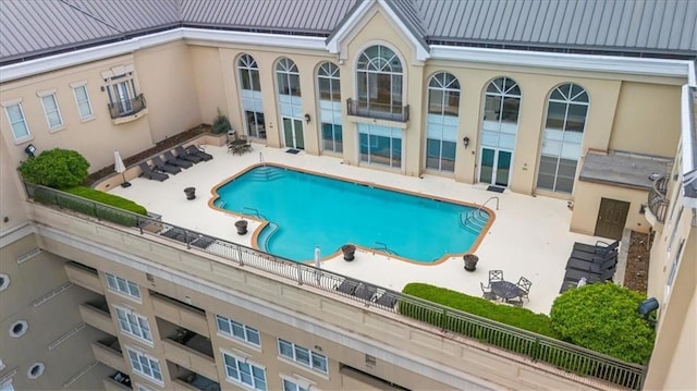 3334 Peachtree Rd NE Unit 608, Atlanta, GA 30326 - community pool with a patio area