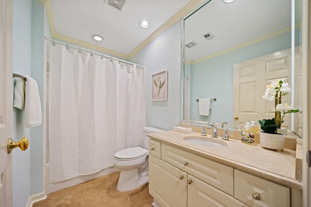 bedroom featuring crown molding, light carpet, an inviting chandelier, and a closet