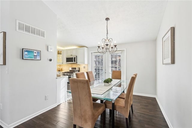 10475 Willow Meadow Cir, Alpharetta, GA 30022 - dining space featuring a chandelier, dark wood-style flooring, and a textured ceiling