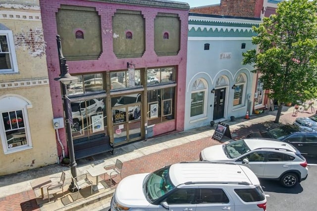 view of front facade with brick siding