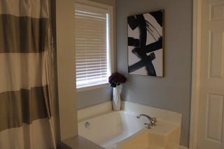 5022 Cliff Top Dr, Loganville, GA 30052 - full bath with a garden tub and curtained shower