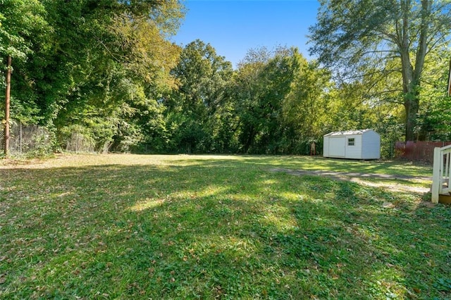 view of yard with a storage unit