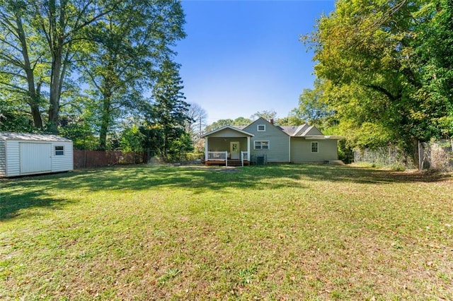 view of yard with a storage shed