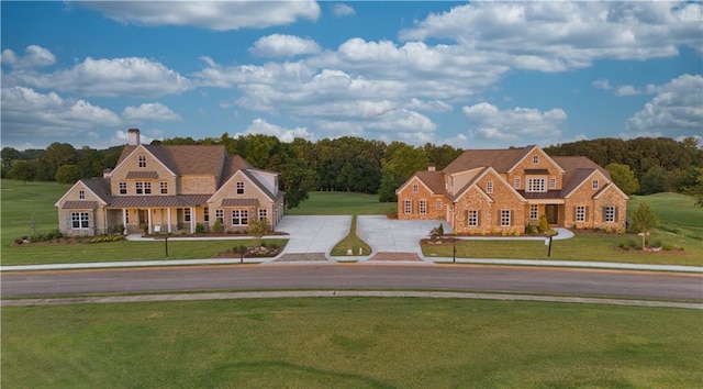 view of front of property with a front yard