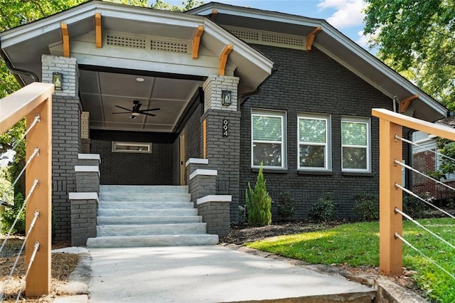 view of front of property with ceiling fan