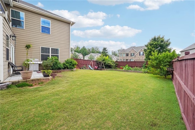 915 Elmsbrook Ln, Alpharetta, GA 30004 - fenced backyard with a residential view and a patio area