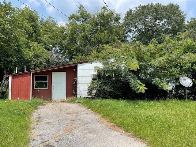 view of outbuilding