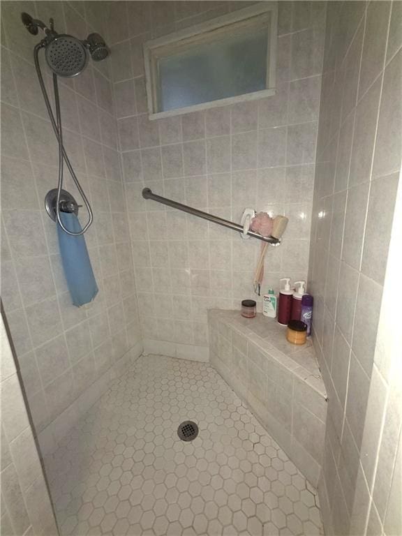 77 Ben W Dr, Cedartown, GA 30125 - bathroom featuring tiled shower and tile patterned floors