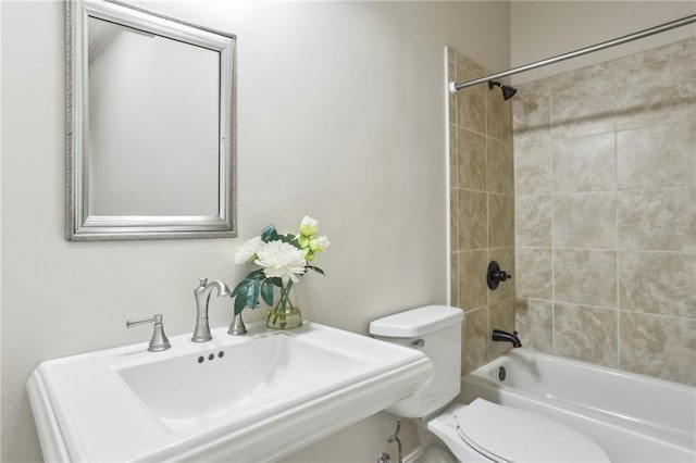 345 Alderwood Ln, Sandy Springs, GA 30328 - full bathroom featuring toilet, bathing tub / shower combination, and a sink