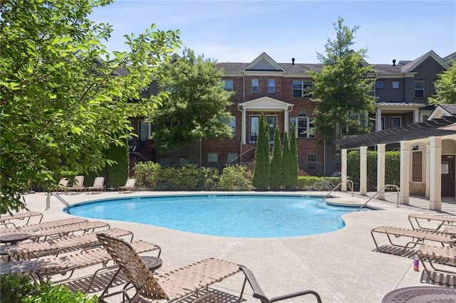 345 Alderwood Ln, Sandy Springs, GA 30328 - community pool with a pergola and a patio