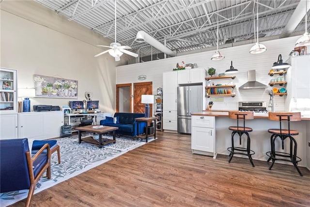 5097 Peachtree Rd Unit I, Atlanta, GA 30341 - living room featuring a towering ceiling, dark wood-type flooring, and a ceiling fan