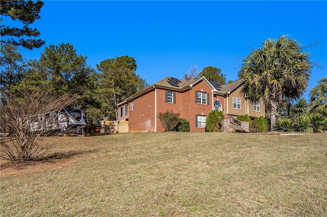 view of front of property with a front yard