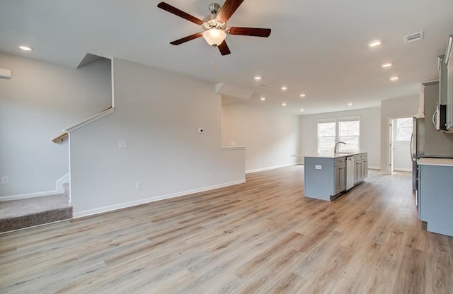 kitchen featuring open floor plan, light wood finished floors, visible vents, and gray cabinetry