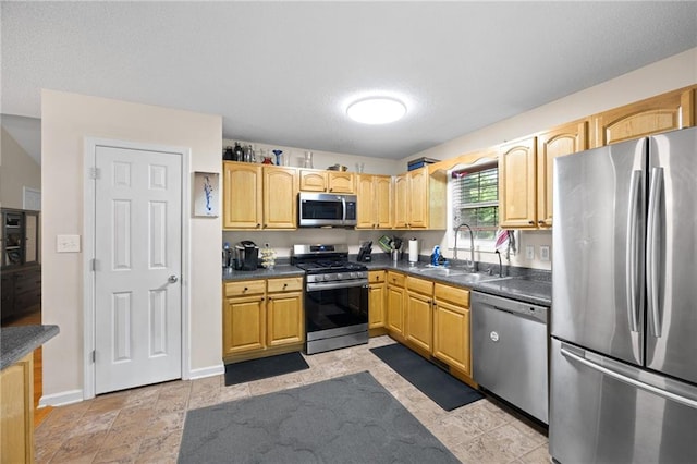 69 Due W Pass, Dallas, GA 30157 - kitchen featuring stainless steel appliances, a sink, dark countertops, baseboards, and light brown cabinets