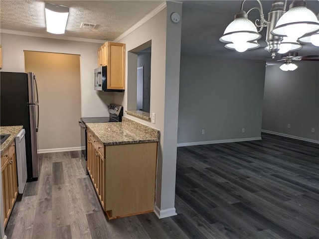 kitchen with appliances with stainless steel finishes, dark hardwood / wood-style flooring, crown molding, and a textured ceiling