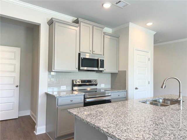 3844 Billabong Trl Unit 91, Gainesville, GA 30506 - kitchen featuring a sink, gray cabinets, visible vents, and stainless steel appliances