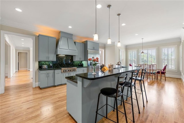 4720 Cliffside Ct, Marietta, GA 30067 - kitchen with custom range hood, ornamental molding, a kitchen breakfast bar, dark countertops, and backsplash