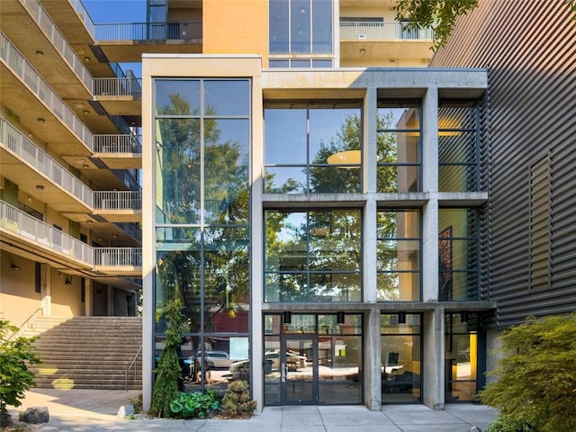 entrance to property featuring a balcony