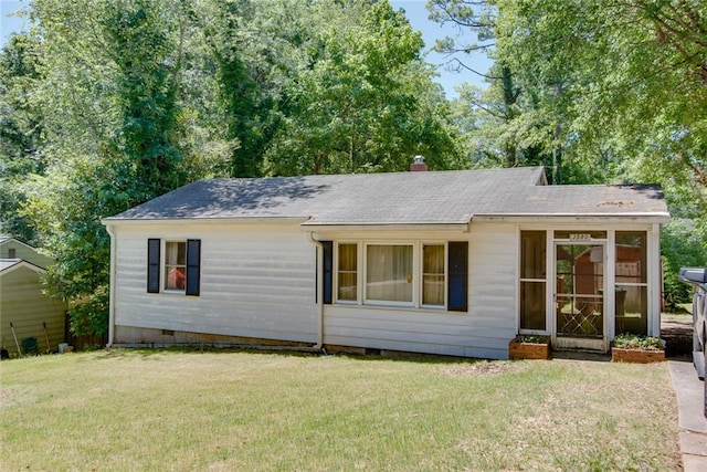 view of front facade featuring a front lawn