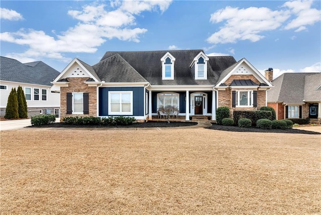 view of front of property with a front lawn