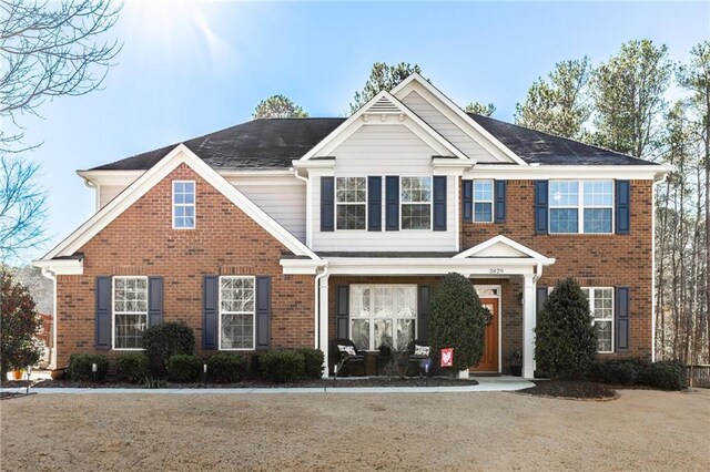 view of front of property with a front lawn