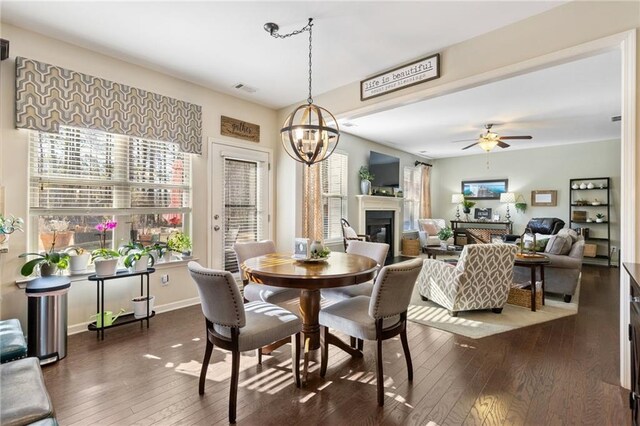 living room featuring a wealth of natural light and ceiling fan