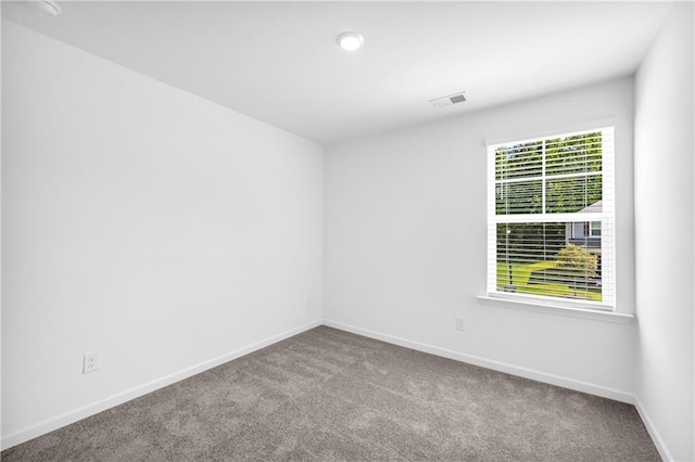 carpeted empty room with baseboards, recessed lighting, and visible vents