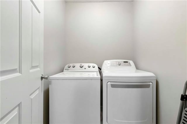 113 Regent Pl, Woodstock, GA 30188 - laundry area featuring washing machine and dryer