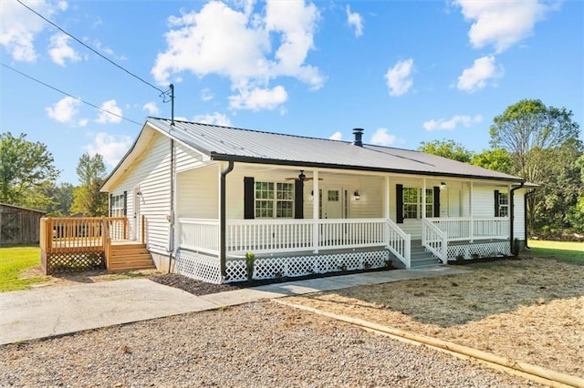 single story home with covered porch