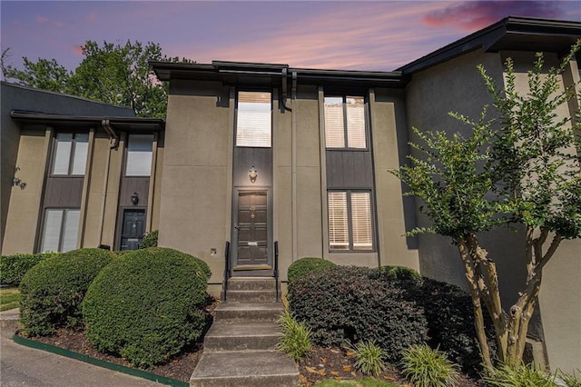 26 Ivy Pkwy NE, Atlanta, GA 30342 - exterior entry at dusk with stucco siding