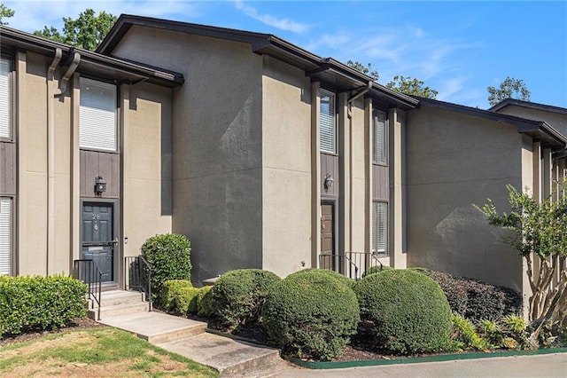 26 Ivy Pkwy NE, Atlanta, GA 30342 - view of side of property with stucco siding