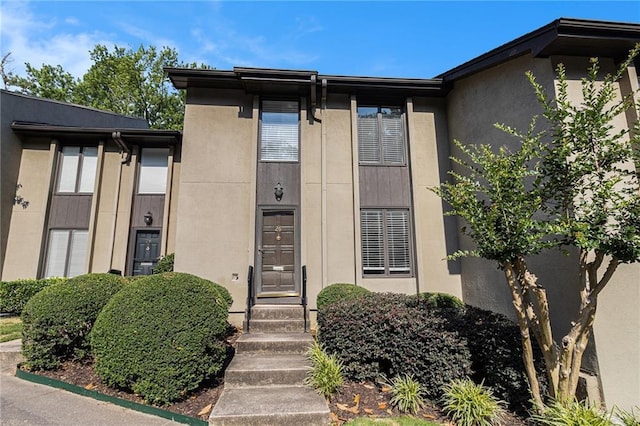 26 Ivy Pkwy NE, Atlanta, GA 30342 - entrance to property with stucco siding