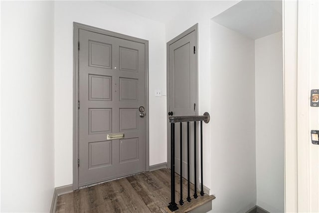 26 Ivy Pkwy NE, Atlanta, GA 30342 - foyer entrance with wood finished floors and baseboards