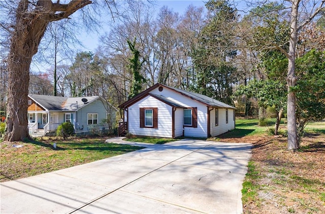 141 Nathan Rd, Atlanta, GA 30331 - view of front of property featuring driveway, a porch, and a front lawn