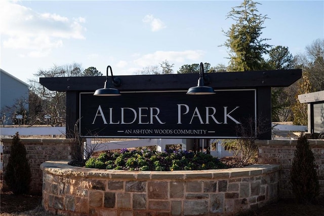 view of community / neighborhood sign