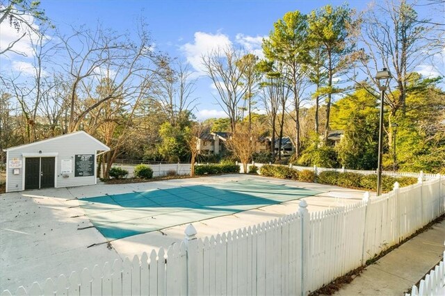 view of swimming pool