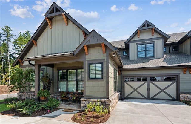 craftsman house featuring a garage