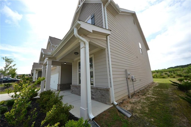 7753 Hansel Ln, Lithonia, GA 30058 - view of side of property featuring a porch