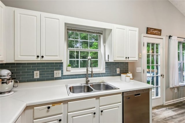 5519 Princeton Oaks Ln, Sugar Hill, GA 30518 - kitchen featuring appliances with stainless steel finishes, under cabinet range hood, a sink, a textured ceiling, and backsplash