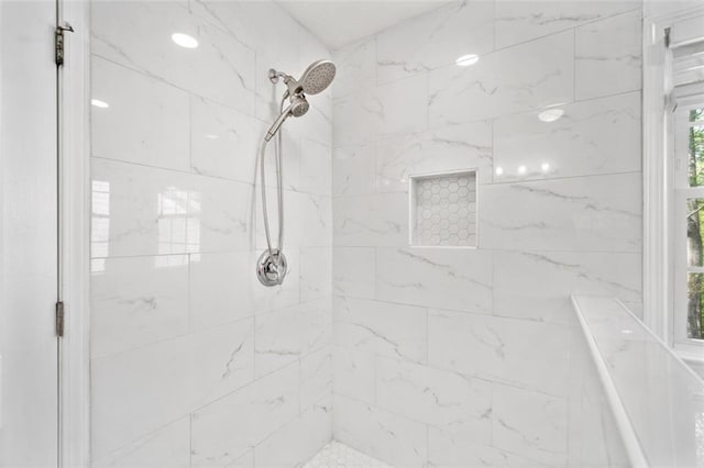 bathroom featuring a tile shower