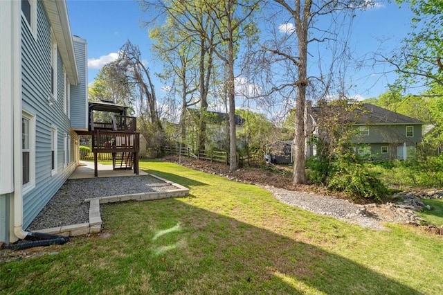 view of yard featuring a patio area