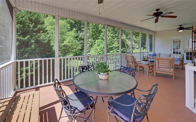 sunroom / solarium with ceiling fan